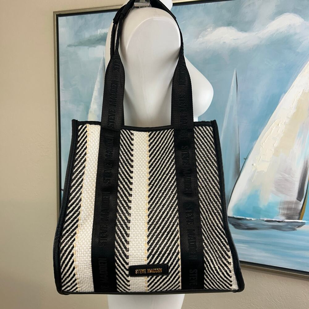 Steve Madden Tote Black & White woven raffia tote bag